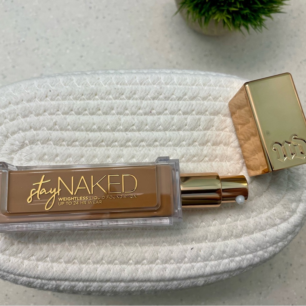 Urban Decay Cosmetics Stay Naked Weightless Liquid Foundation 60NN